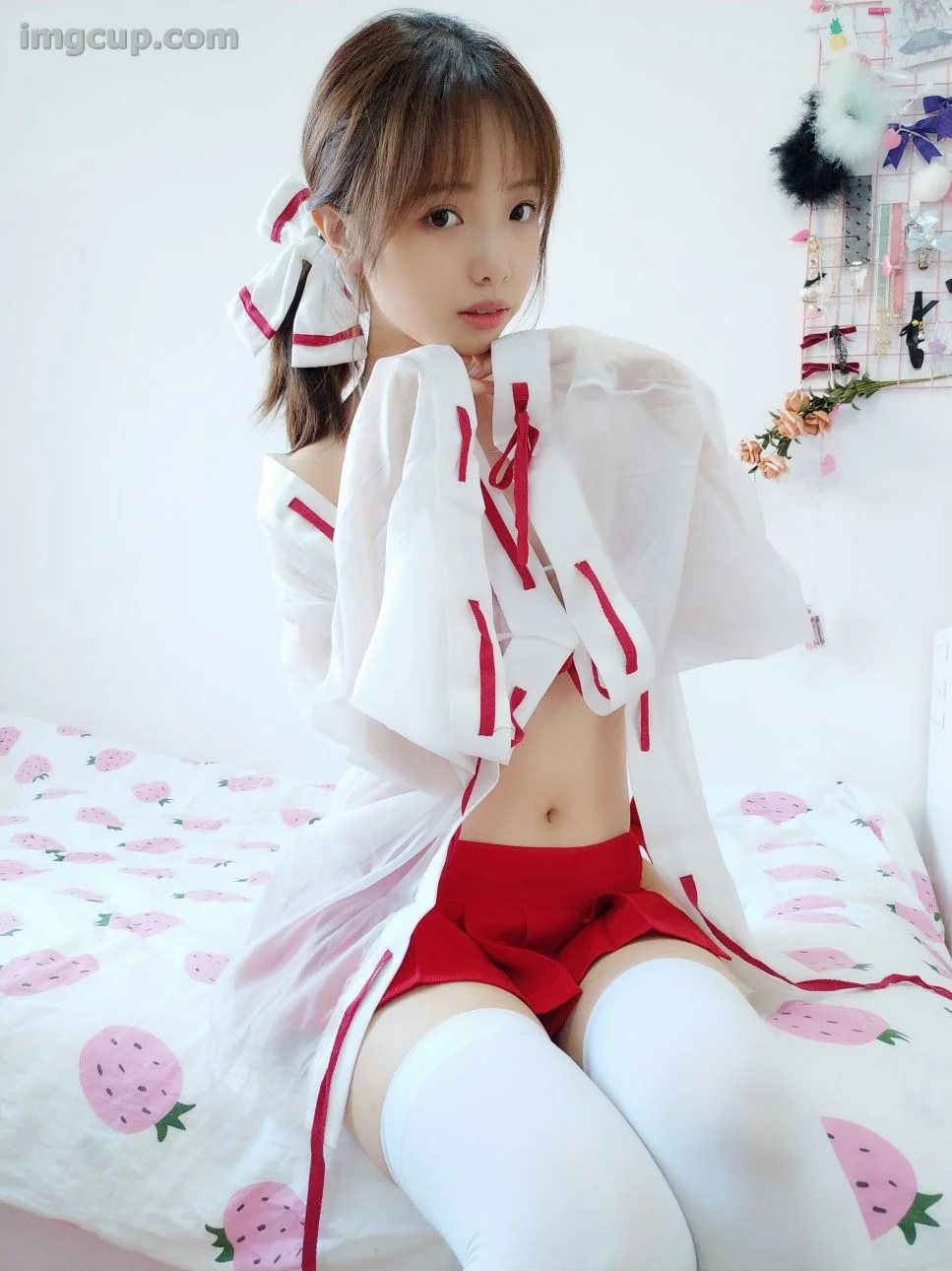 Coser 雯妹不讲道理 No.003 自拍本（1号本） 第3张图
