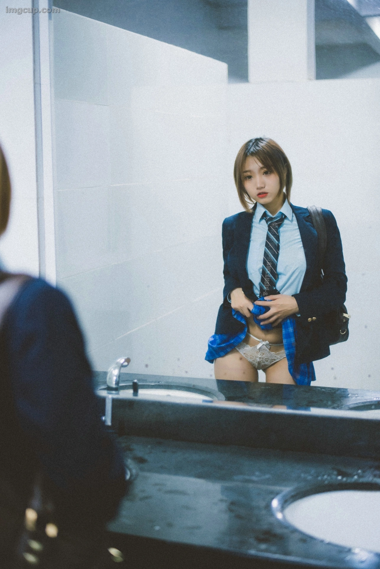Coser 柒柒要乖哦 NO.011 深夜公园JK 第32张图