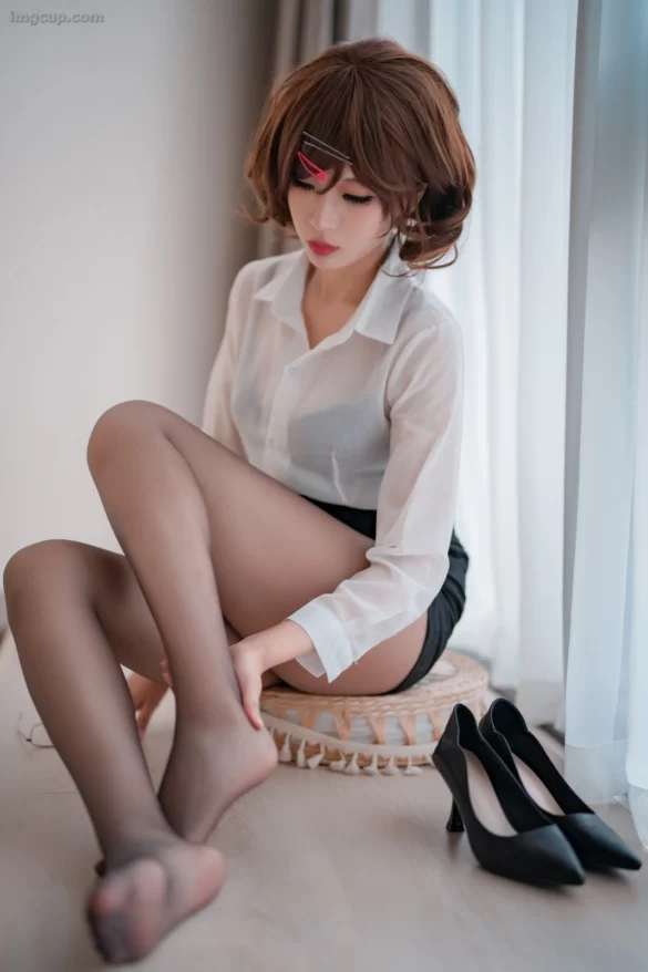 Coser 轩萧学姐 Vol.003 円香 OL + 竞泳 第1张图