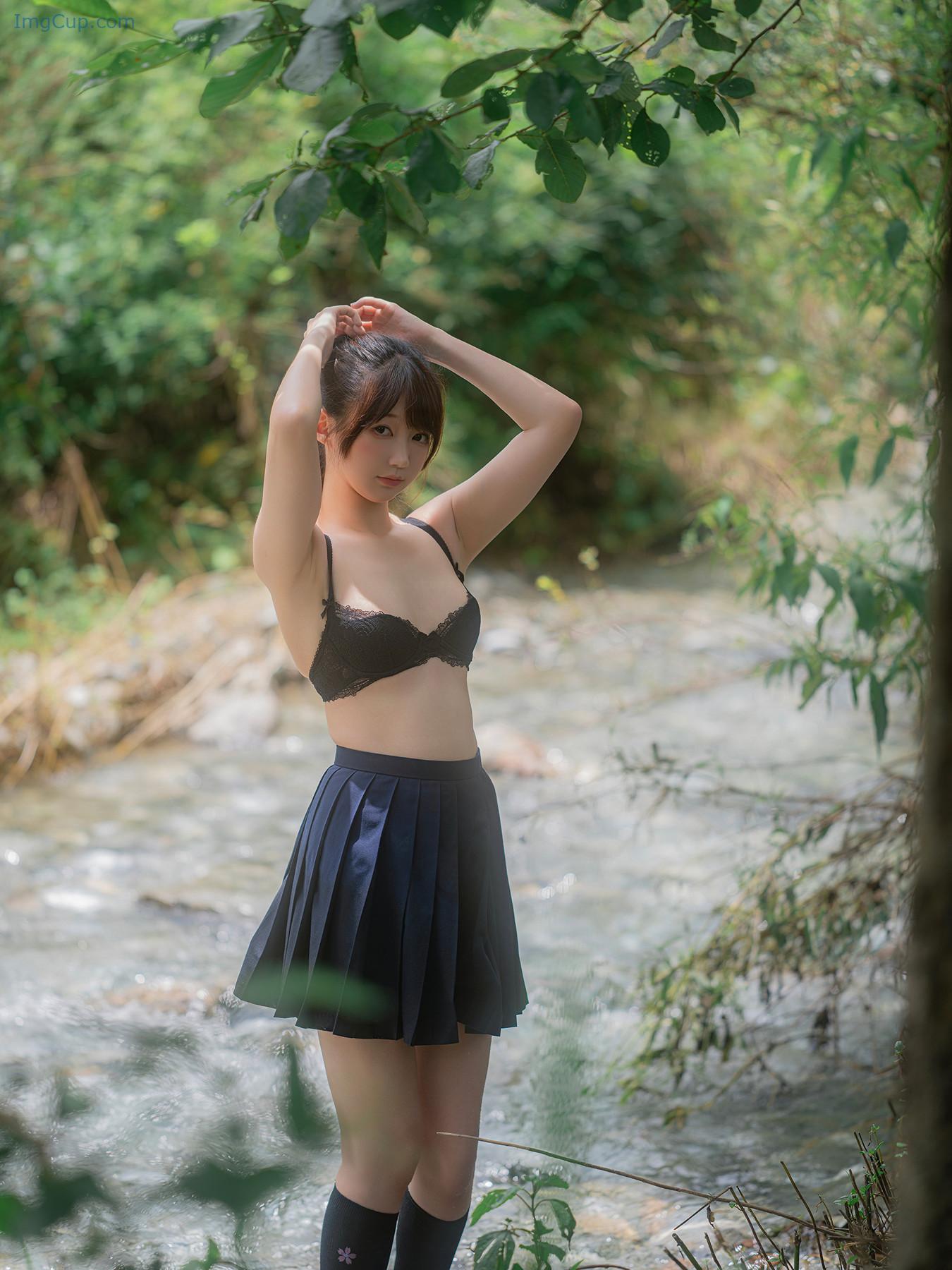 Cosplay Nagisa魔物喵 – 川で水遊び Set.03 第9张图