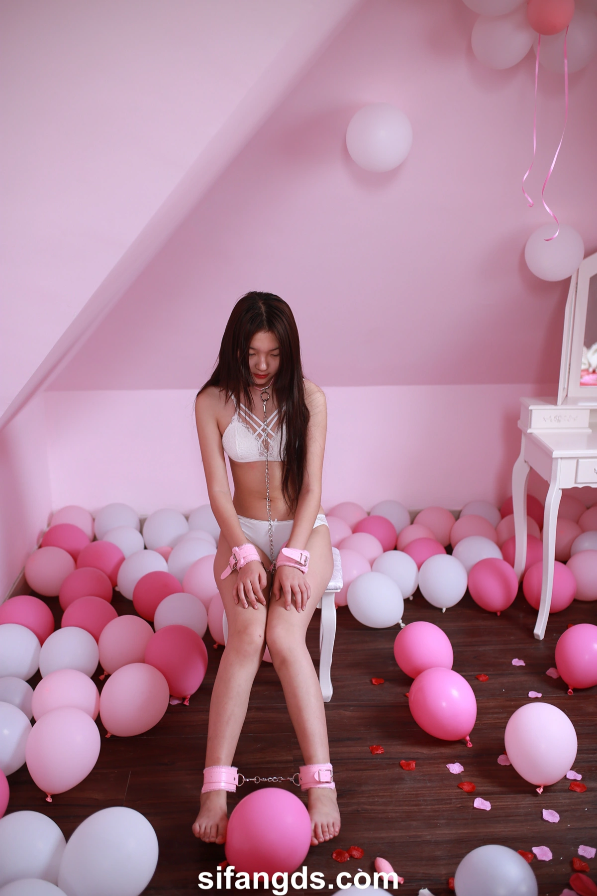 小可爱 – 隔壁班的那个女孩 白嫩清纯校花 全尺度私拍 Set.01 第4张图