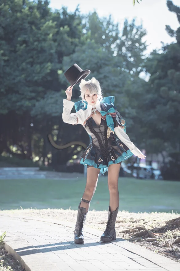 Cosplay 慕慕Momo – 聖女狩宴 御神子朱雀-傲嬌御姐全裸淫乳爆破！ 第1张图