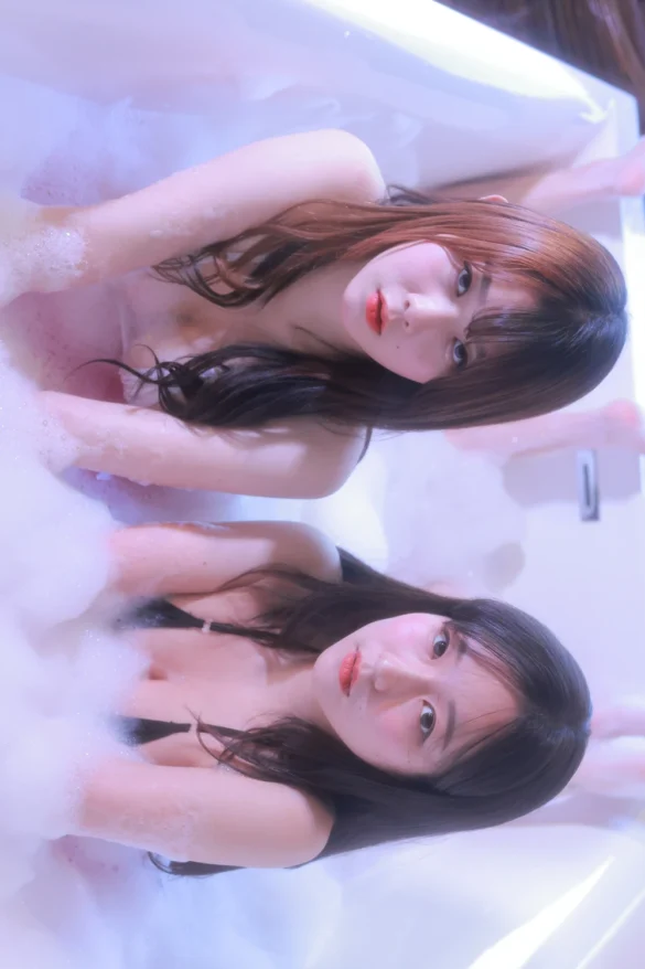 Sehee 세희 & Zia 지아 – Photobook 「Bathtub」 第1张图